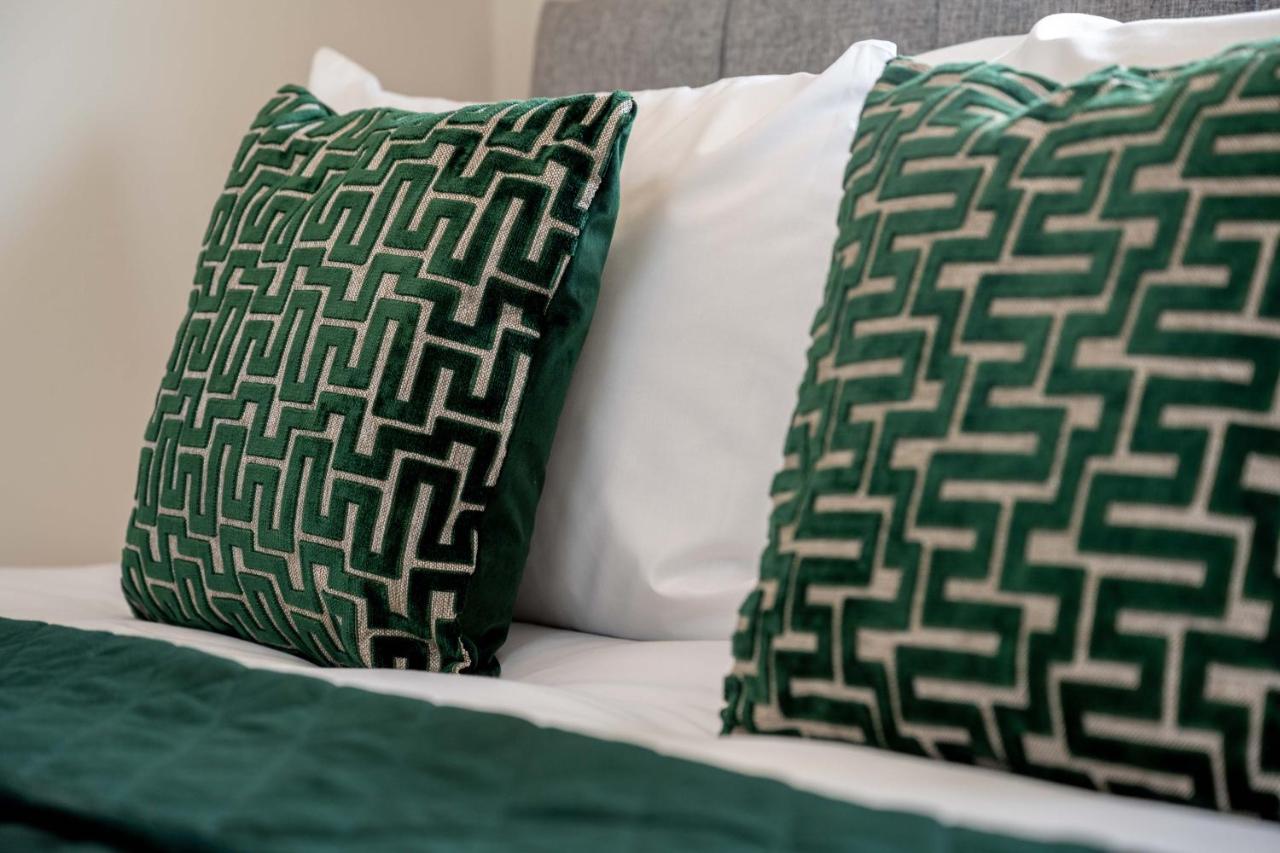 The Oaklands - Luxury Spacious 6-Bed, Near Solihull, Birmingham City, Jlr, Nec, Airport, Resorts World, Hs2 Kültér fotó